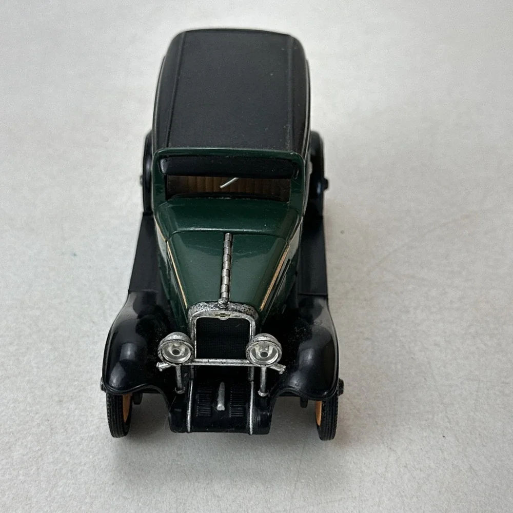 1930 Chevy Coach National Motor Museum Die Cast 1:32 Green Loose